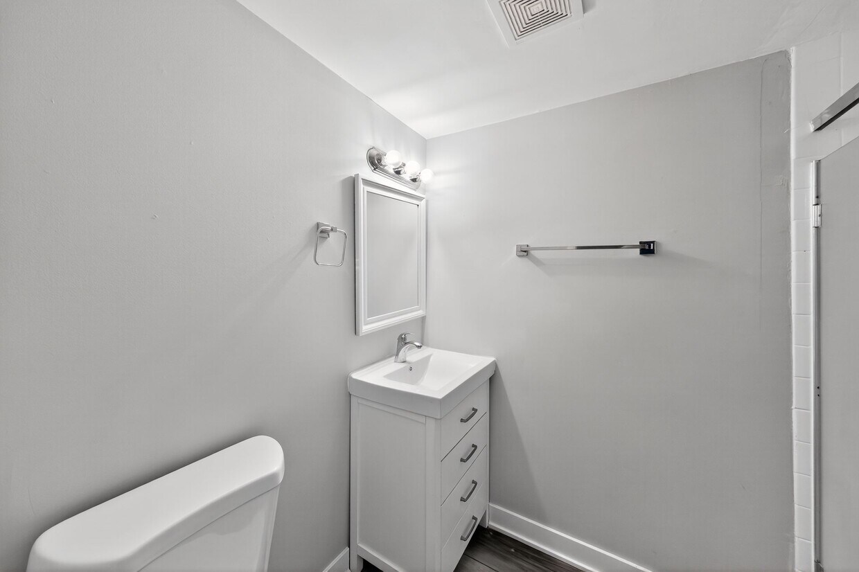 Foto principal - 6113 Spring Ln