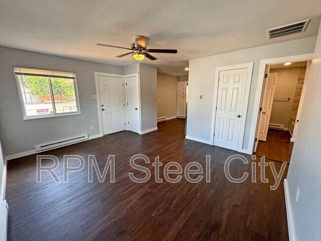 Foto del edificio - 1610-1610 W Summit Ave