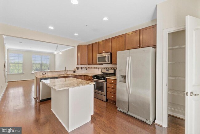 Building Photo - 314 Camillia Pl