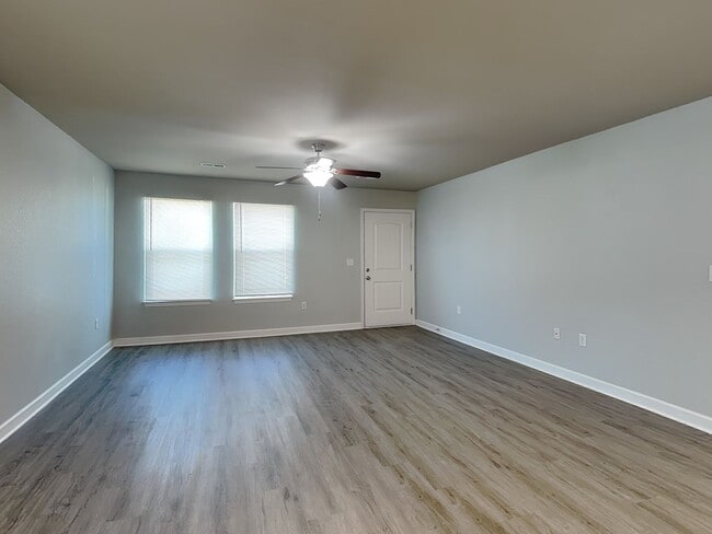 Foto del edificio - Charming 3-Bed, 2-Bath Home in Blue Springs