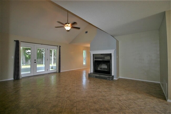 Building Photo - 130 Cades Cove