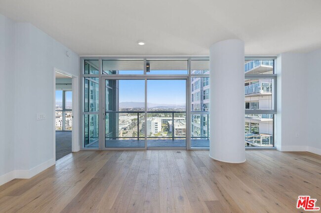 Foto del edificio - 13650 Marina Pointe Dr