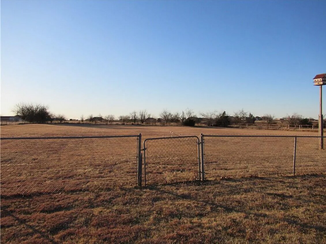 Foto del edificio - Peaceful Retreat with this 3 bed 2 bath on almost 2 acres!!