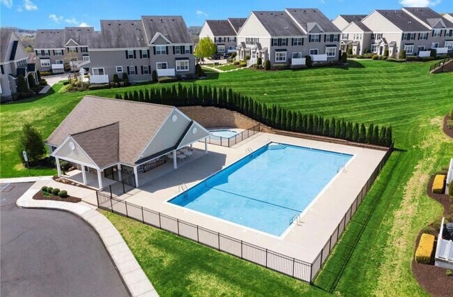 Building Photo - 6117 Valley Forge Dr