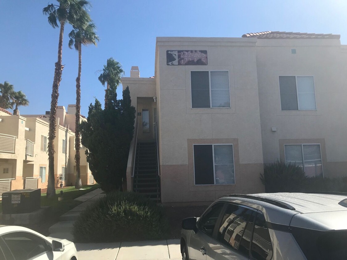 Primary Photo - 2 Bedroom 2 bath condo with a den ready fo...