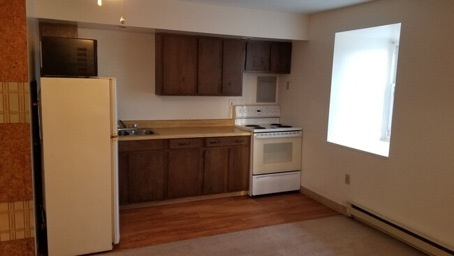 Kitchen - 4609 Division Hwy