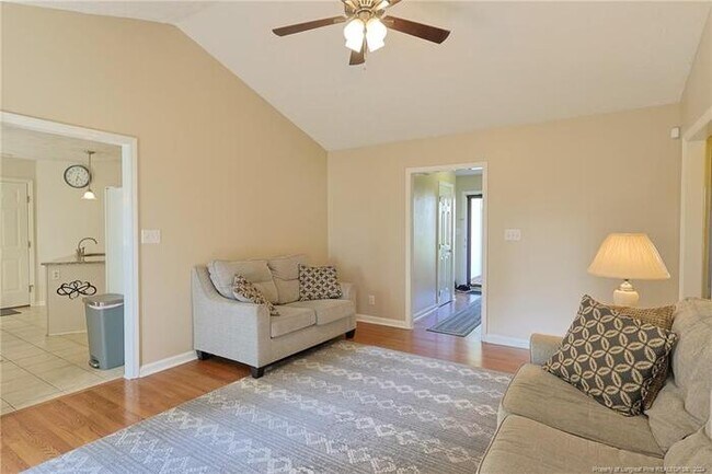 Foto del edificio - 106 Liberty Ct