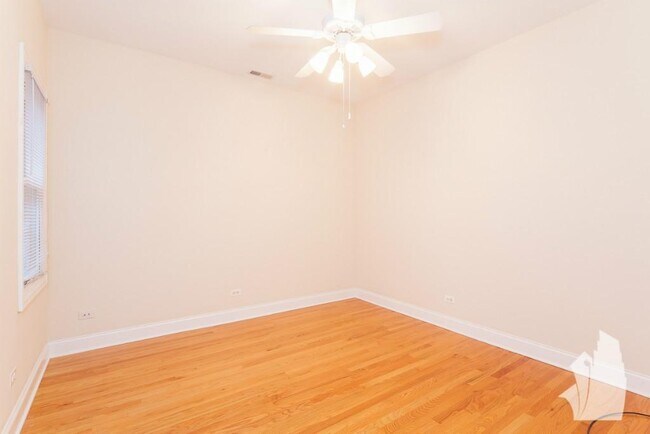 Foto del edificio - 3829 N Southport Ave