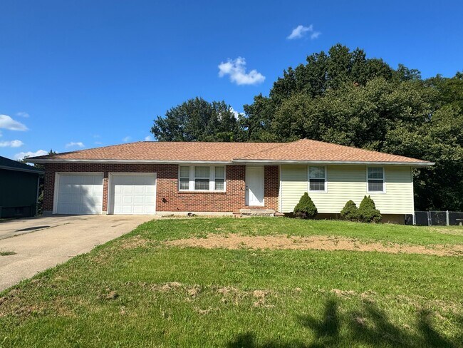 Building Photo - 125 SE 240th Rd