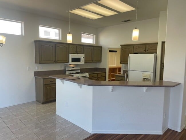 Building Photo - 55+ Sun City Summerlin Tahoe Model Home!!!!