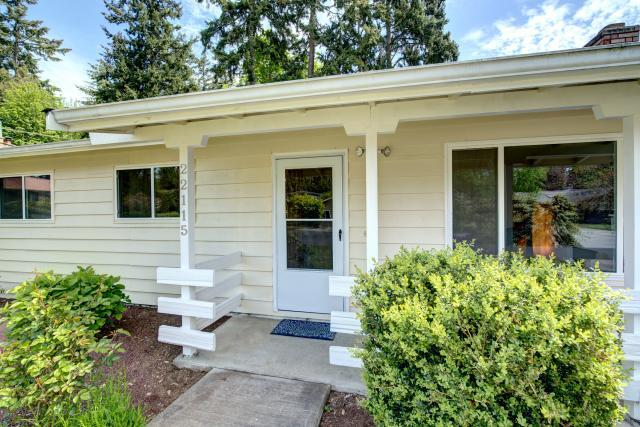 Building Photo - 4 bedroom in Edmonds WA 98026