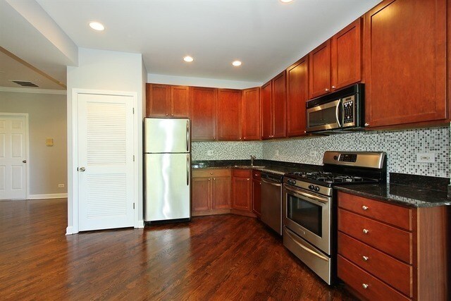 Building Photo - 1126 W Farwell Ave