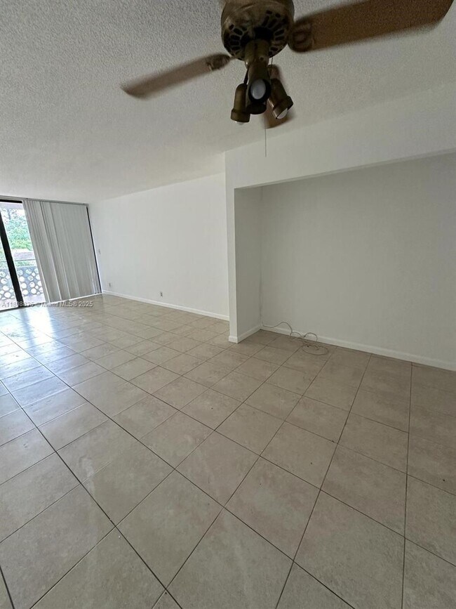 Foto del edificio - 4222 Inverrary Blvd