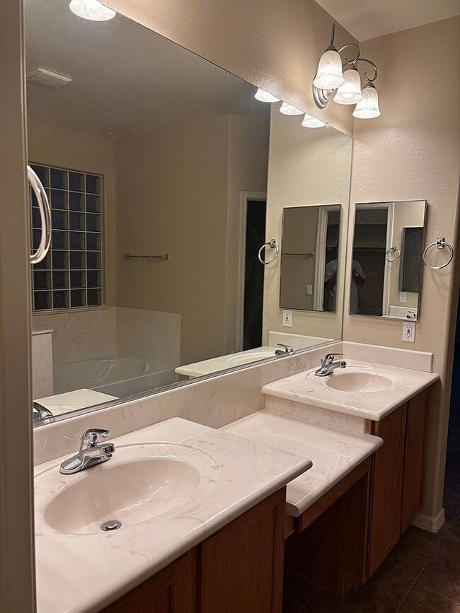 Building Photo - 15368 W Ventura St