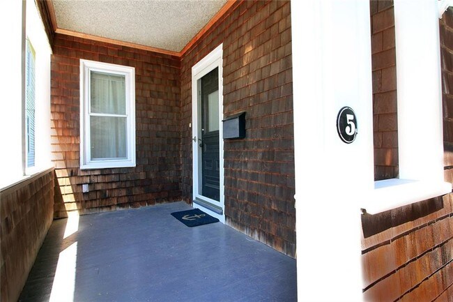Building Photo - 5 Ellwood Pl