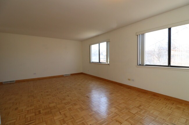 Living Room - 211 Skokie Blvd