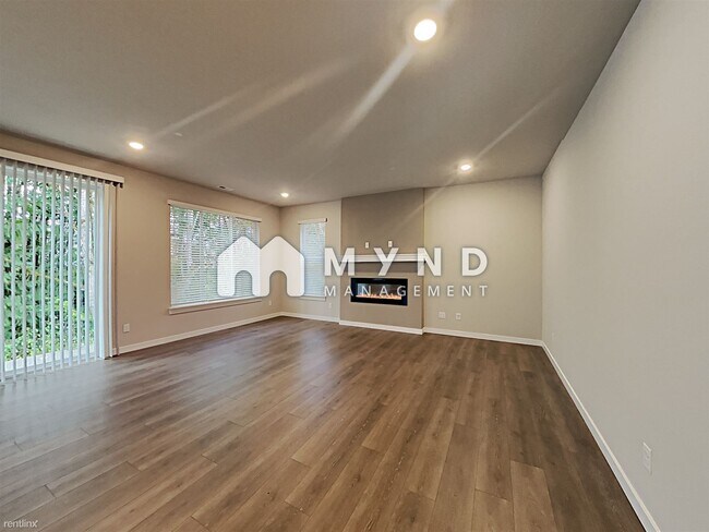 Building Photo - 5 br, 3 bath House - 10924 33rd Pl NE