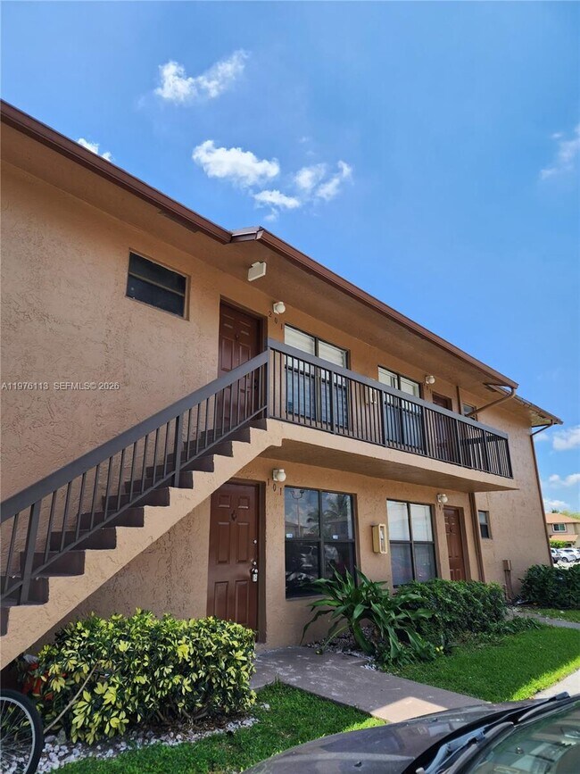 Foto del edificio - 10046 Winding Lake Rd