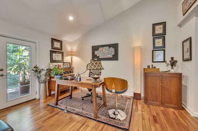 Este es el comedor oficial que se utiliza como despacho en casa. - 918 Harpeth Trace Dr