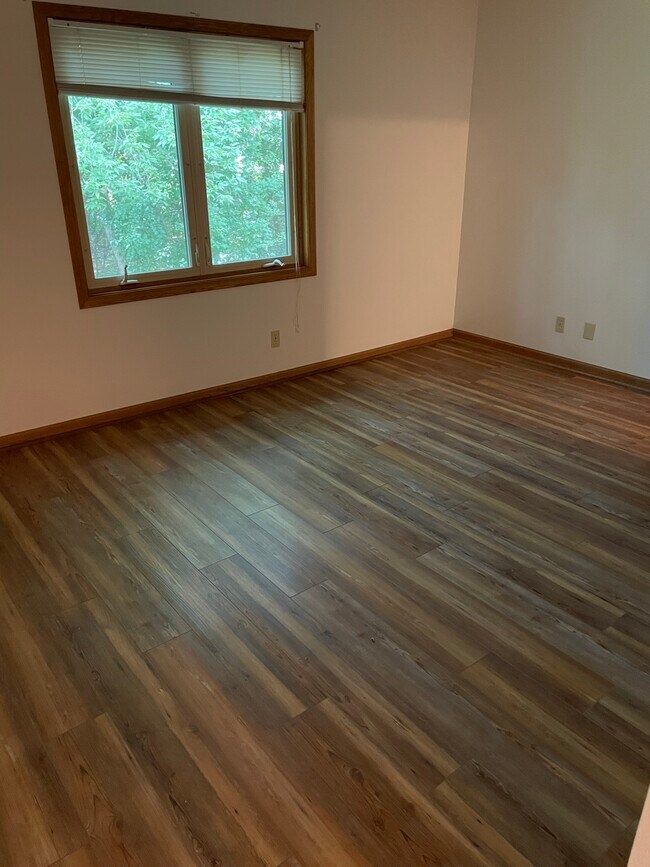 Master bedroom - 1370 Jensen Ct