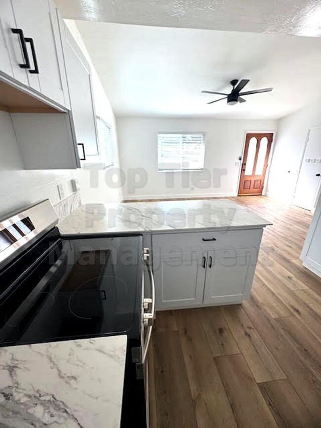 Foto del edificio - Stunning Newly Remodeled 2-Bed, 1-Bath – S...