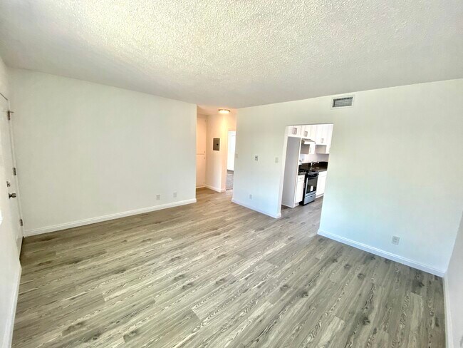 Foto del edificio - 4363 W 136th St