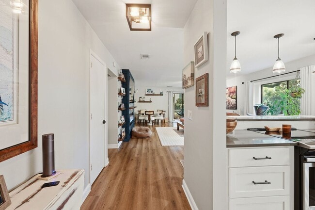 Building Photo - Spacious 2BR Condo in Desirable Snee Farm
