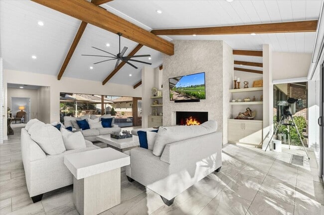 Building Photo - 48731 San Vicente St