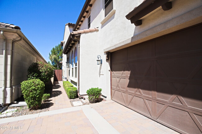Building Photo - 4116 S Greythorne Way