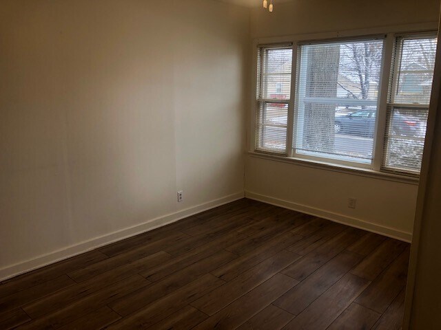 Building Photo - 304 1/2 Kelly Ct