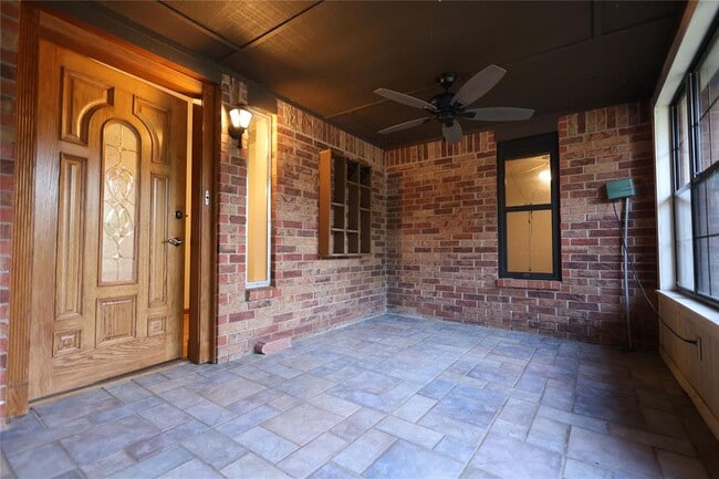 Building Photo - 722 Smalley Dr