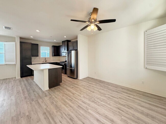 Foto del edificio - Bright & Inviting 2BR/2.5BA Townhome Near ...