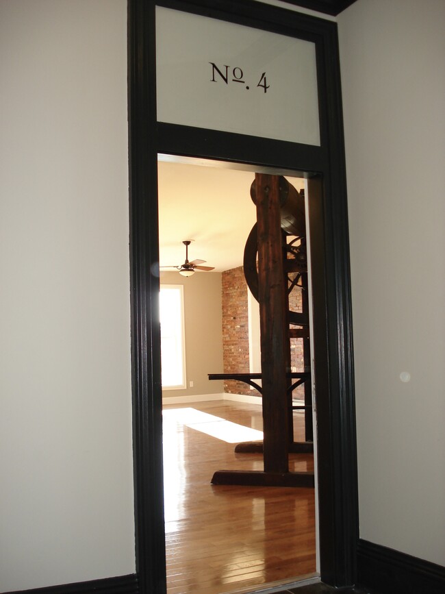 Foto del edificio - 57 S Main St Apt 4