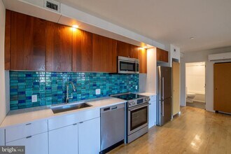 Building Photo - 152 W Laurel St