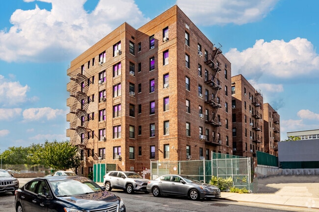 Building Photo - 8431 Van Wyck Expy