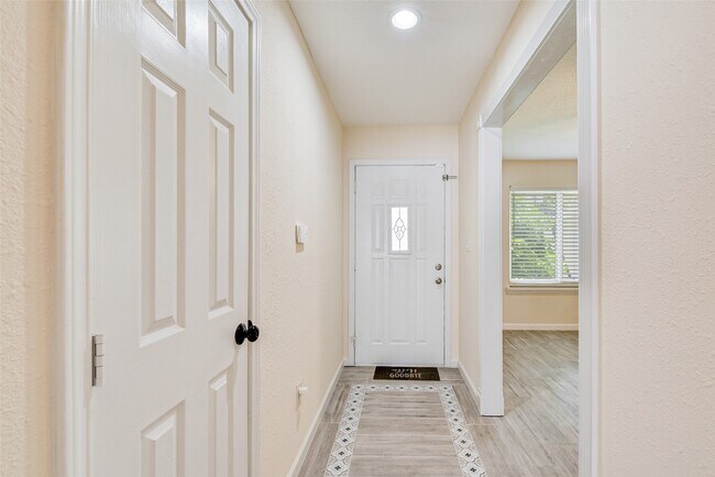Foto del edificio - 10526 Huntington Way Dr