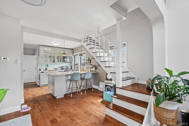 Foto del edificio - 60-17 172nd St