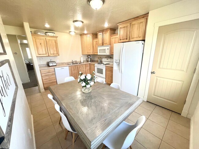 Building Photo - 88 W 700 N