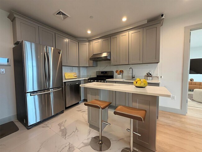 Foto del edificio - 141-26 Northern Blvd