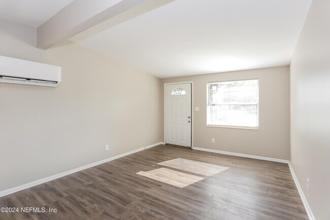 Foto del edificio - 4653 Haldis Ave