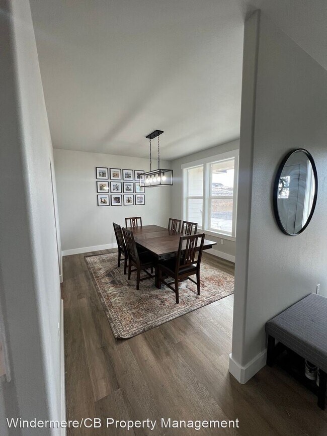 Foto del edificio - 3 br, 2.5 bath House - 2410 Rd 10.8 NW