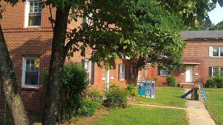 Building Photo - 109-113 E Weatherspoon St