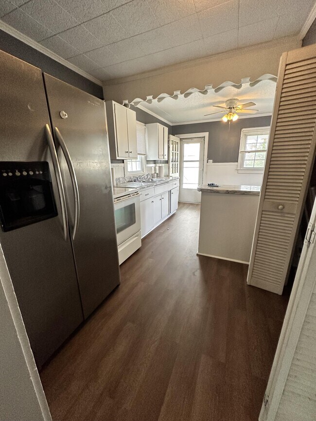 Foto del edificio - 2733 Kenwood Dr