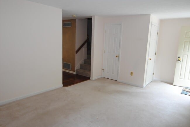 Building Photo - 36 Highbridge Hill Rd