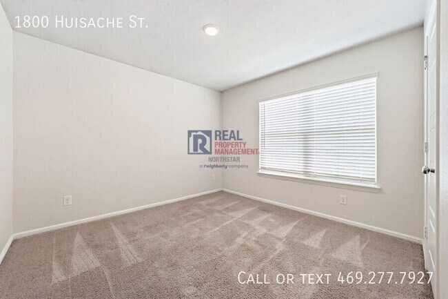 Building Photo - 1800 Huisache St