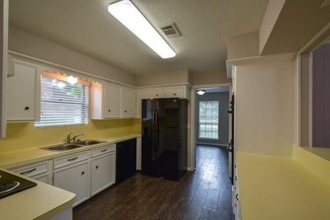 Foto del edificio - 4806 Geneva Dr