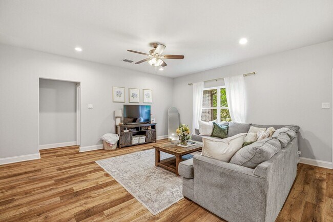 Foto del edificio - 191 Davis Ave