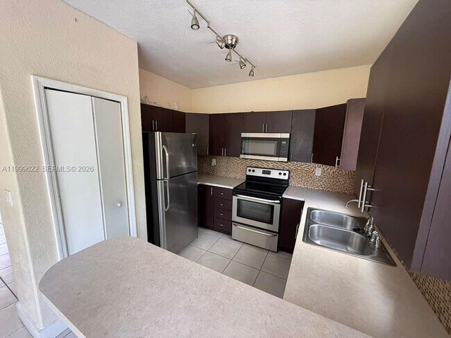 Foto del edificio - 6990 NW 177th St