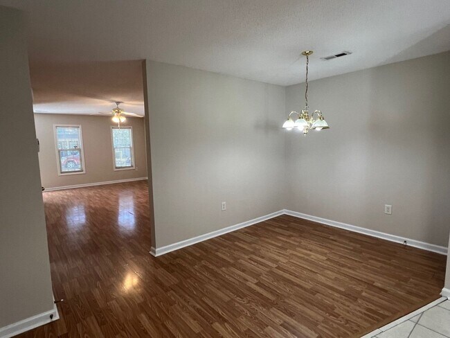 Foto del edificio - Spacious 2 Bed/2.5 Bath Townhome - Conveni...