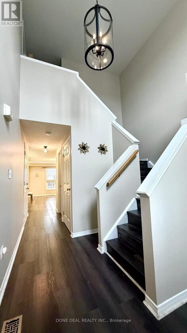 Building Photo - 528 Virginia Creeper St